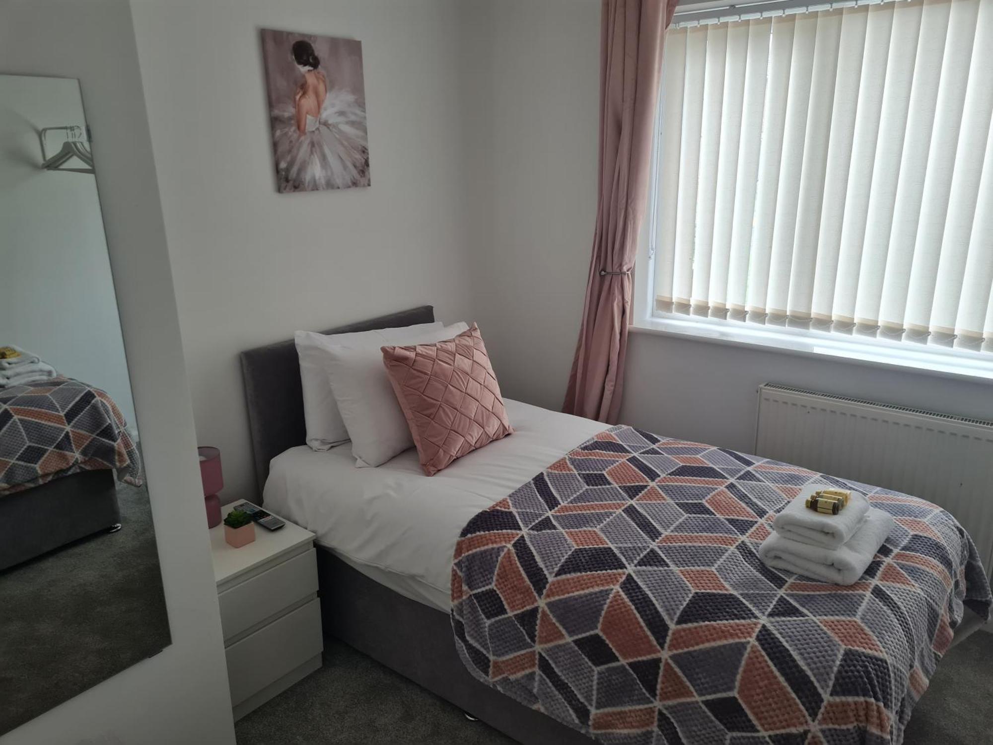 Вилла Crabtree House Moreton  Экстерьер фото